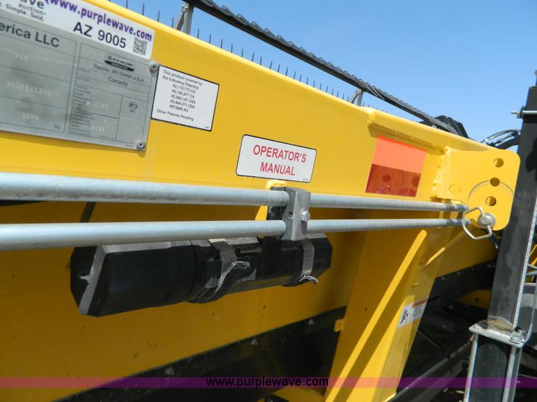 image for item AZ9005 2012 New Holland 94C draper head