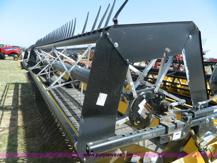 image for item AZ9005 2012 New Holland 94C draper head