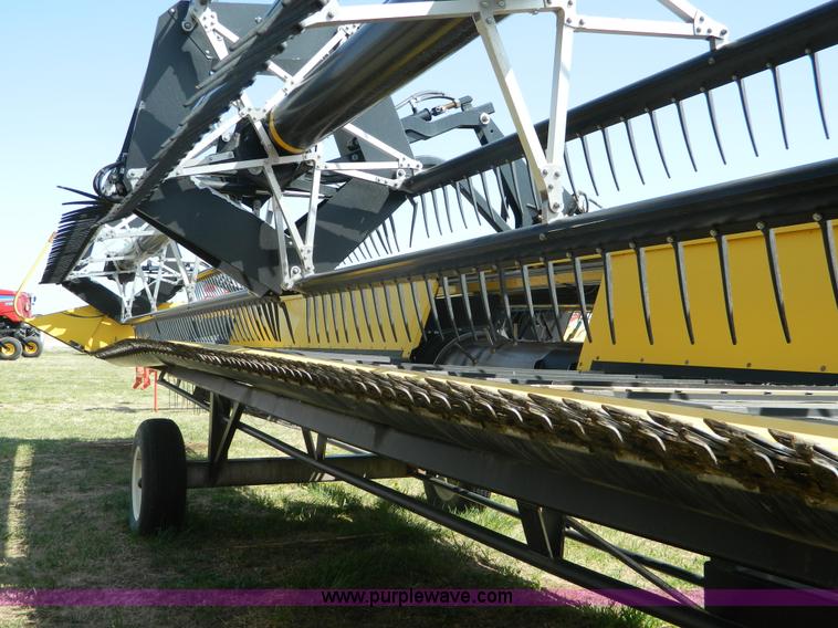 image for item AZ9005 2012 New Holland 94C draper head