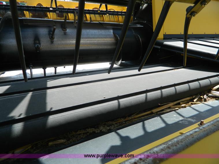 image for item AZ9005 2012 New Holland 94C draper head