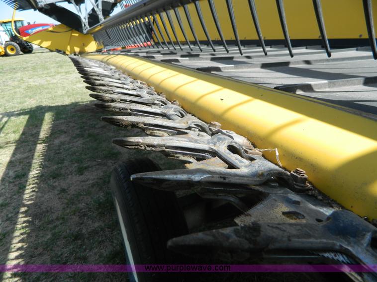 image for item AZ9005 2012 New Holland 94C draper head