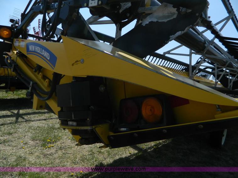 image for item AZ9005 2012 New Holland 94C draper head