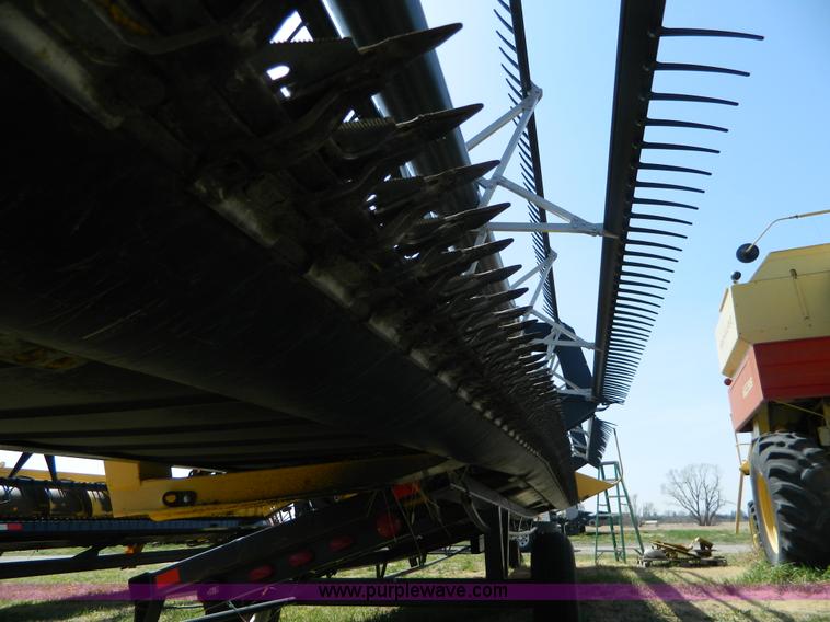 image for item AZ9005 2012 New Holland 94C draper head