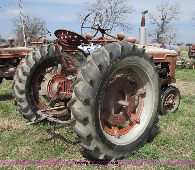image for item BA9333 1948 Mccormick Farmall H tractor
