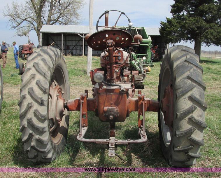 image for item BA9333 1948 Mccormick Farmall H tractor