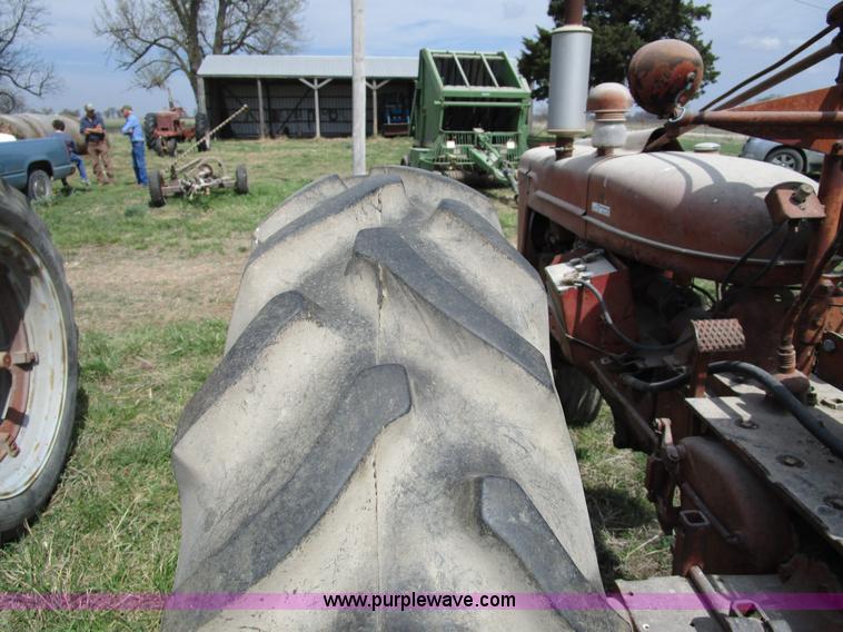 image for item BA9333 1948 Mccormick Farmall H tractor