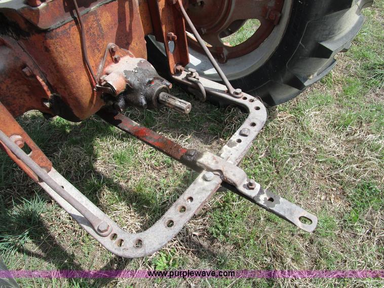 image for item BA9333 1948 Mccormick Farmall H tractor