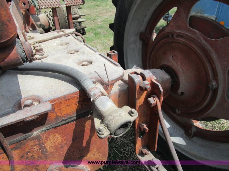 image for item BA9333 1948 Mccormick Farmall H tractor