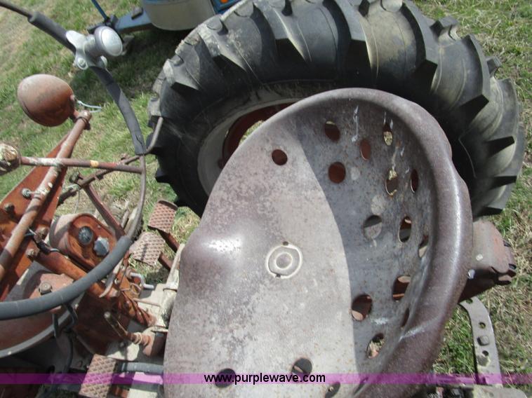 image for item BA9333 1948 Mccormick Farmall H tractor