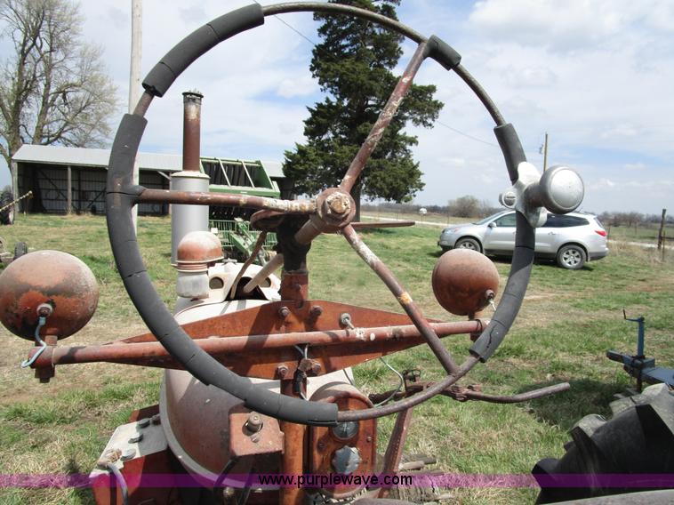 image for item BA9333 1948 Mccormick Farmall H tractor