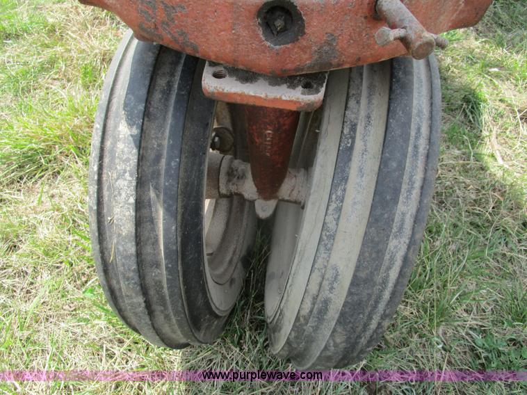 image for item BA9333 1948 Mccormick Farmall H tractor