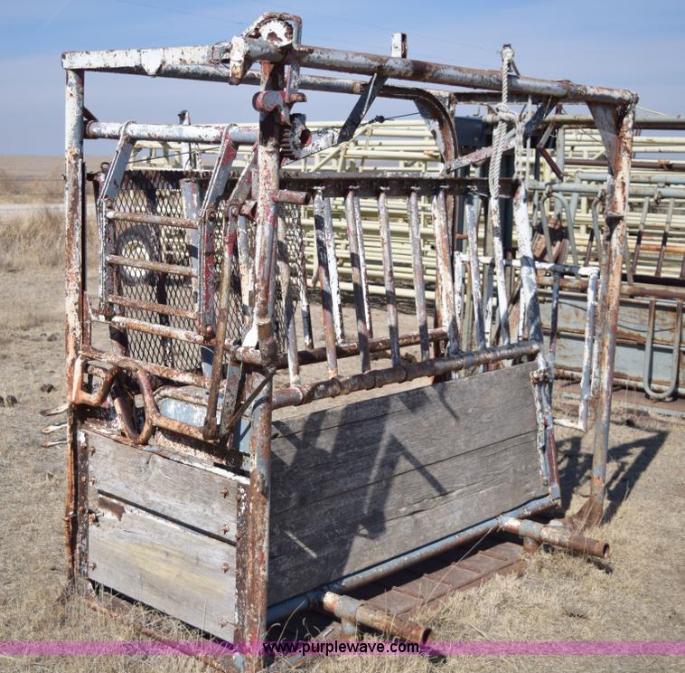 image for item BP9929 Squeeze chute