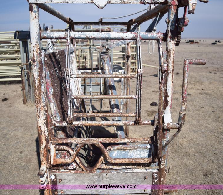 image for item BP9929 Squeeze chute