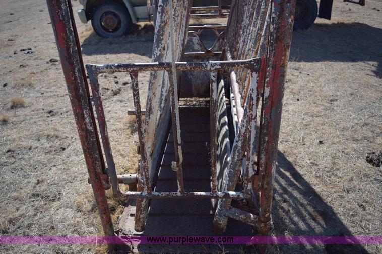 image for item BP9929 Squeeze chute