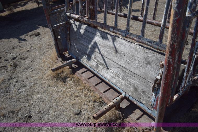 image for item BP9929 Squeeze chute