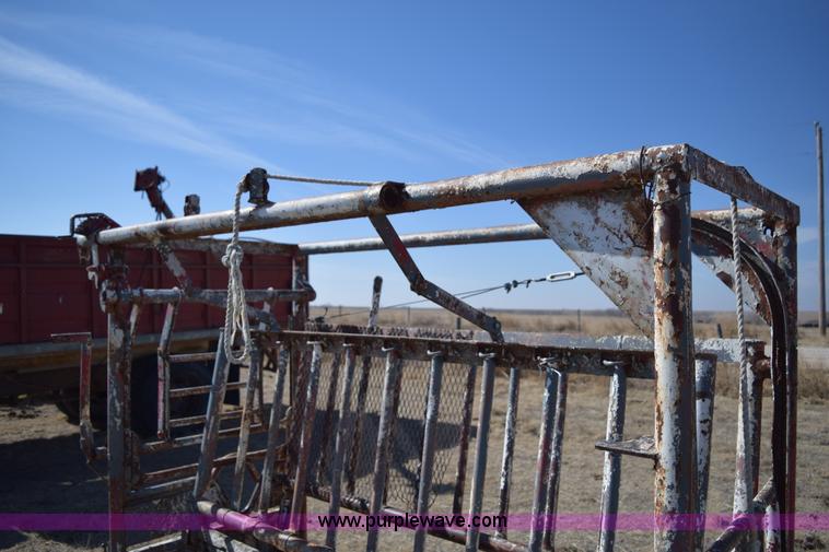 image for item BP9929 Squeeze chute