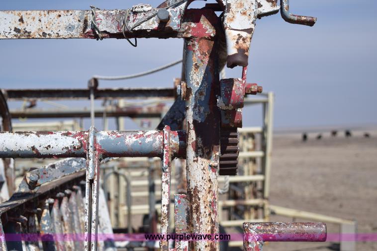 image for item BP9929 Squeeze chute