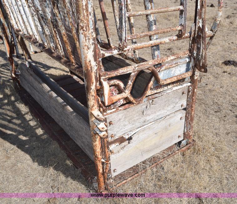 image for item BP9929 Squeeze chute