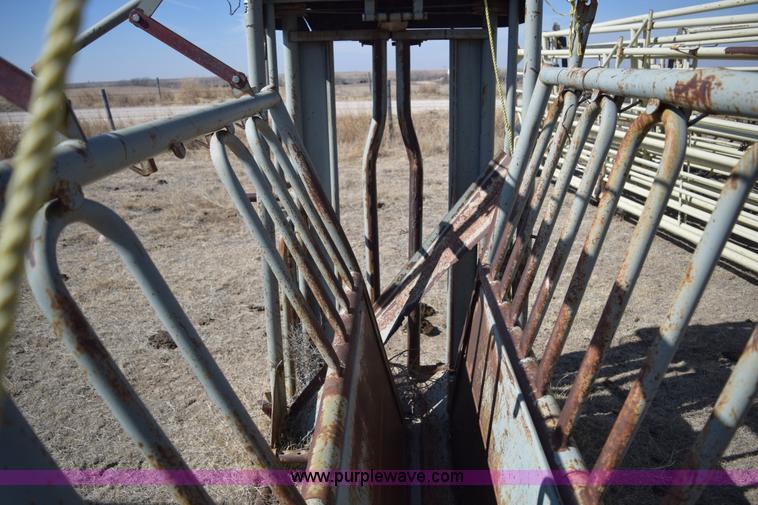 image for item BP9930 WW squeeze chute