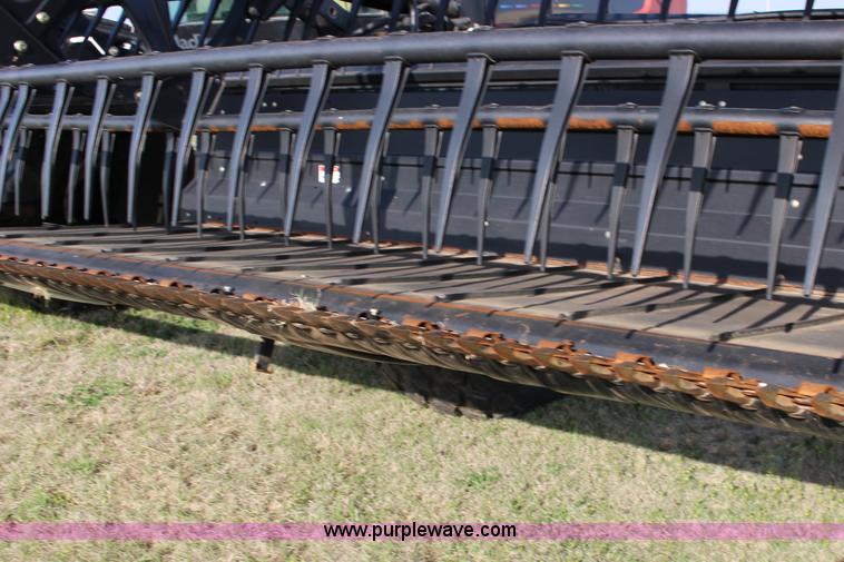 image for item D1435 2012 MacDon D60D draper head