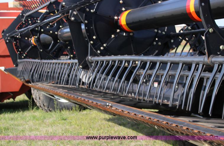 image for item D1435 2012 MacDon D60D draper head