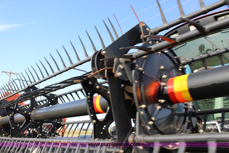 image for item D1435 2012 MacDon D60D draper head