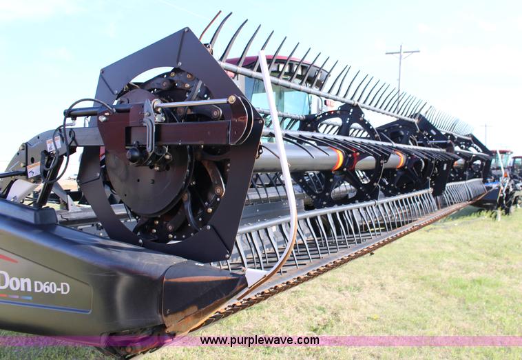 image for item D1435 2012 MacDon D60D draper head