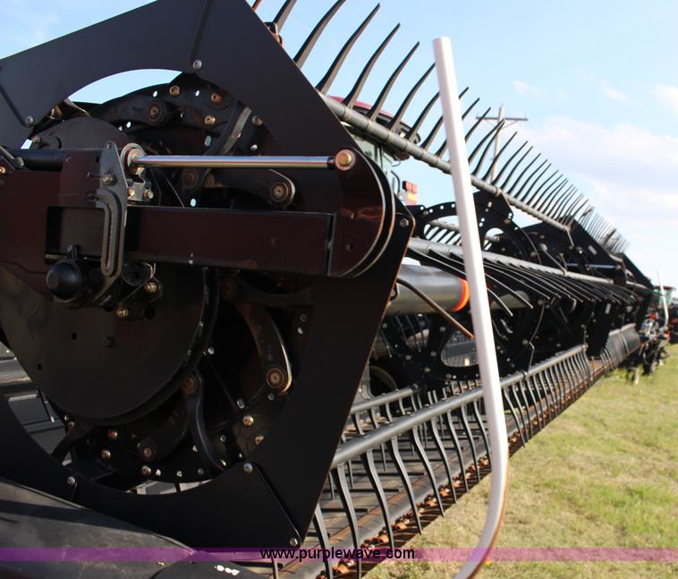 image for item D1435 2012 MacDon D60D draper head