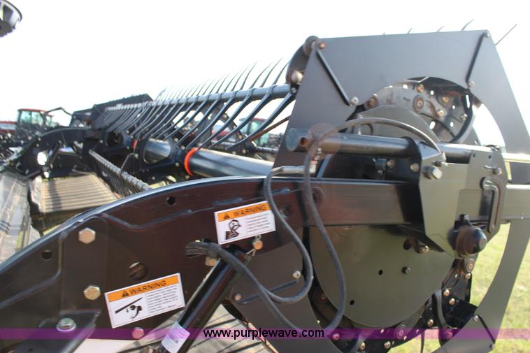 image for item D1435 2012 MacDon D60D draper head