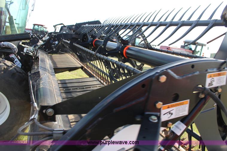 image for item D1435 2012 MacDon D60D draper head