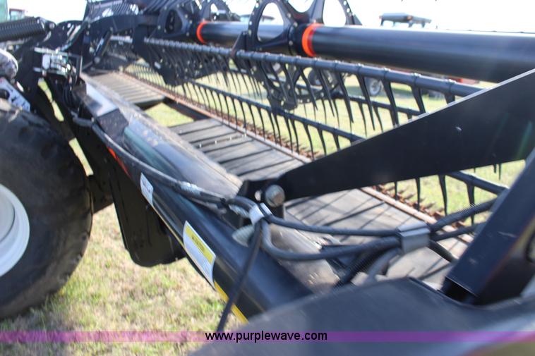 image for item D1435 2012 MacDon D60D draper head