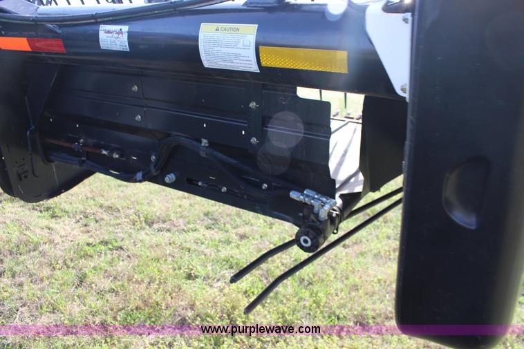 image for item D1435 2012 MacDon D60D draper head