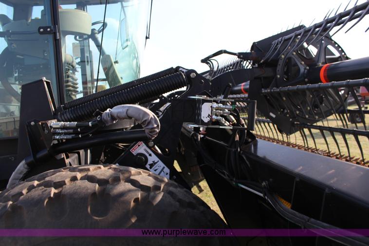 image for item D1435 2012 MacDon D60D draper head