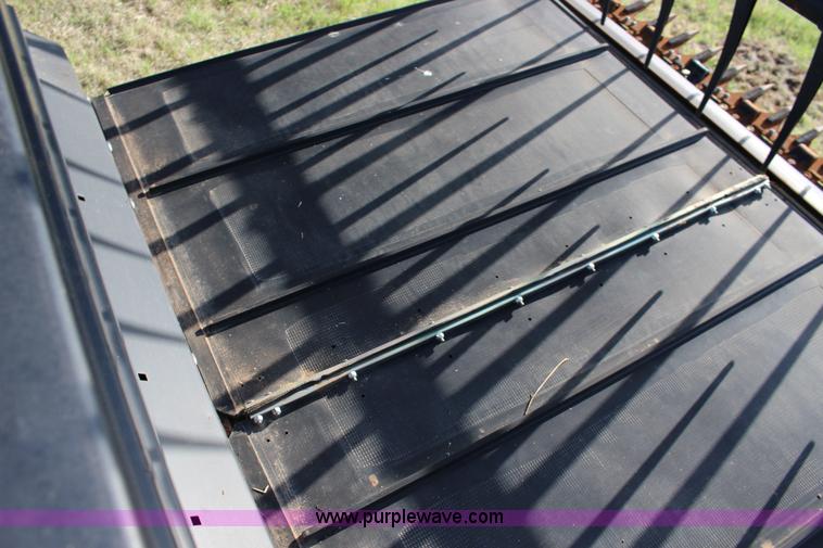 image for item D1435 2012 MacDon D60D draper head