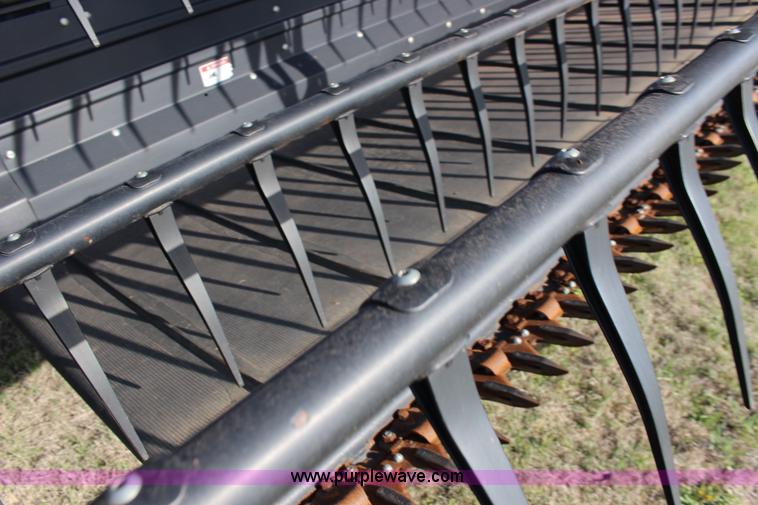 image for item D1435 2012 MacDon D60D draper head