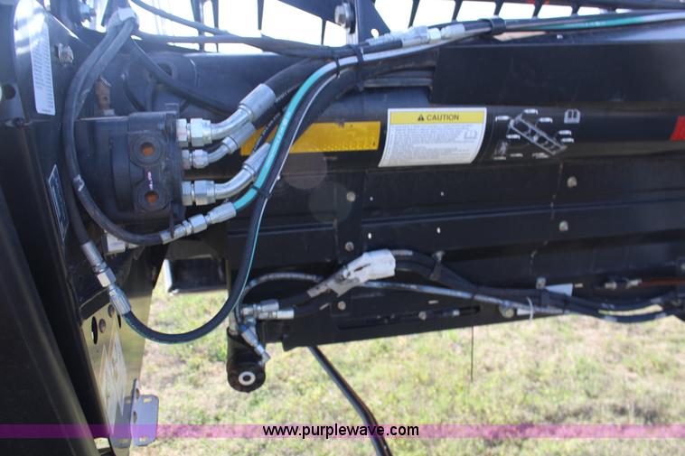 image for item D1435 2012 MacDon D60D draper head