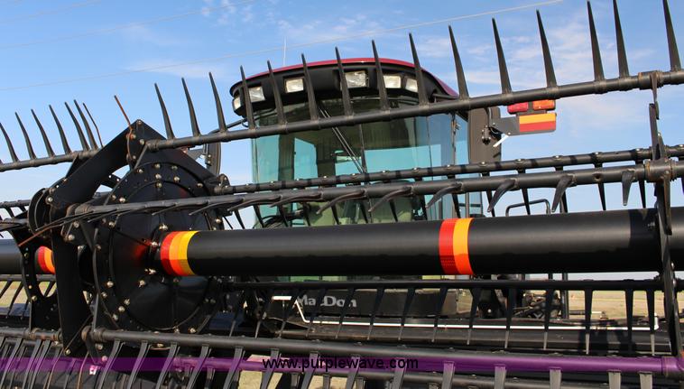 image for item D1435 2012 MacDon D60D draper head