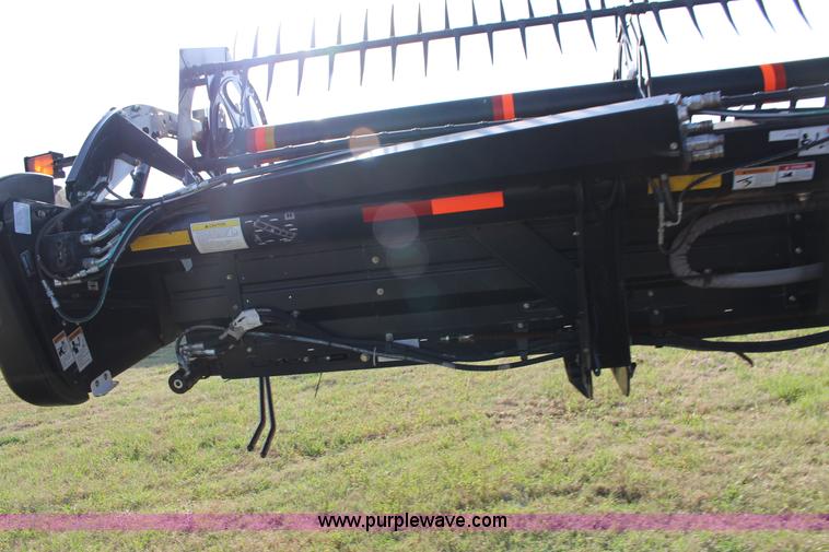 image for item D1435 2012 MacDon D60D draper head