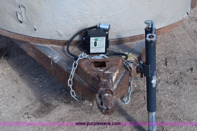 image for item E6184 1993 CM livestock trailer