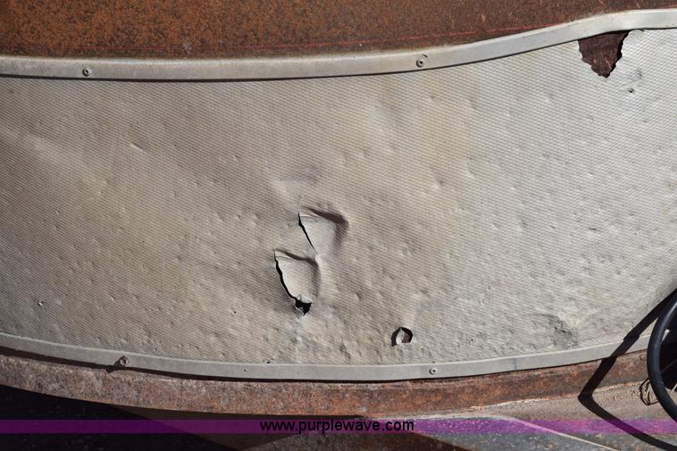 image for item E6184 1993 CM livestock trailer