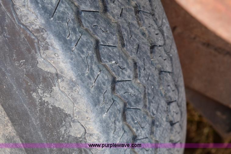 image for item E6184 1993 CM livestock trailer