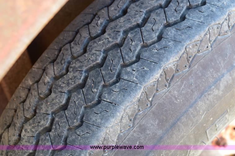 image for item E6184 1993 CM livestock trailer