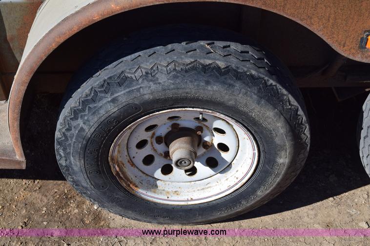 image for item E6184 1993 CM livestock trailer