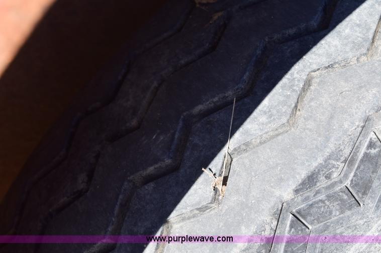 image for item E6184 1993 CM livestock trailer