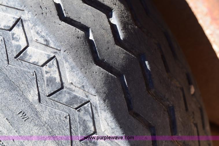 image for item E6184 1993 CM livestock trailer