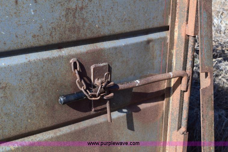 image for item E6184 1993 CM livestock trailer