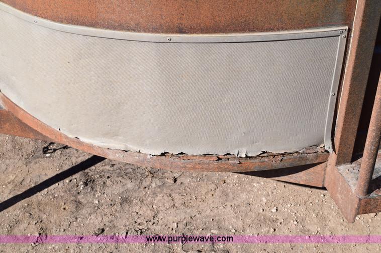 image for item E6184 1993 CM livestock trailer