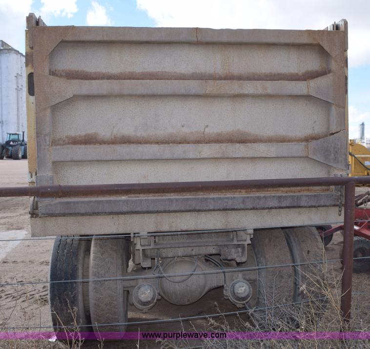 image for item E6185 1983 Ford 880 dump truck