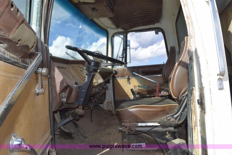 image for item E6185 1983 Ford 880 dump truck