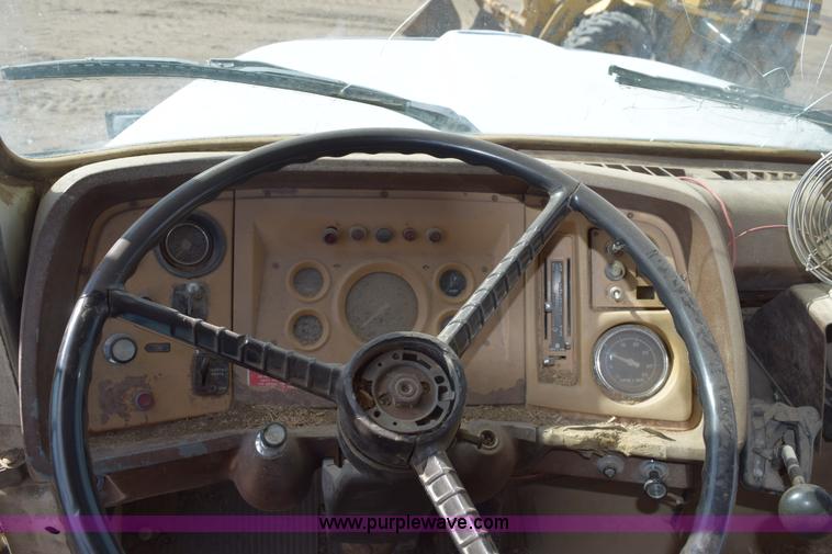 image for item E6185 1983 Ford 880 dump truck